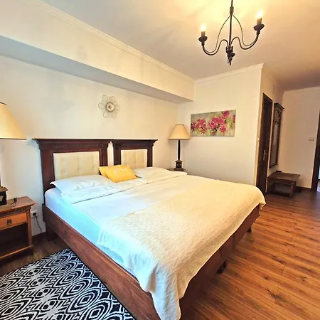Room 27 @ Arc De Triomphe-3